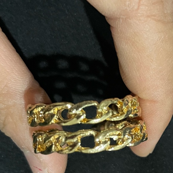 Chain Link Gold Hoops - Picture 2 of 3